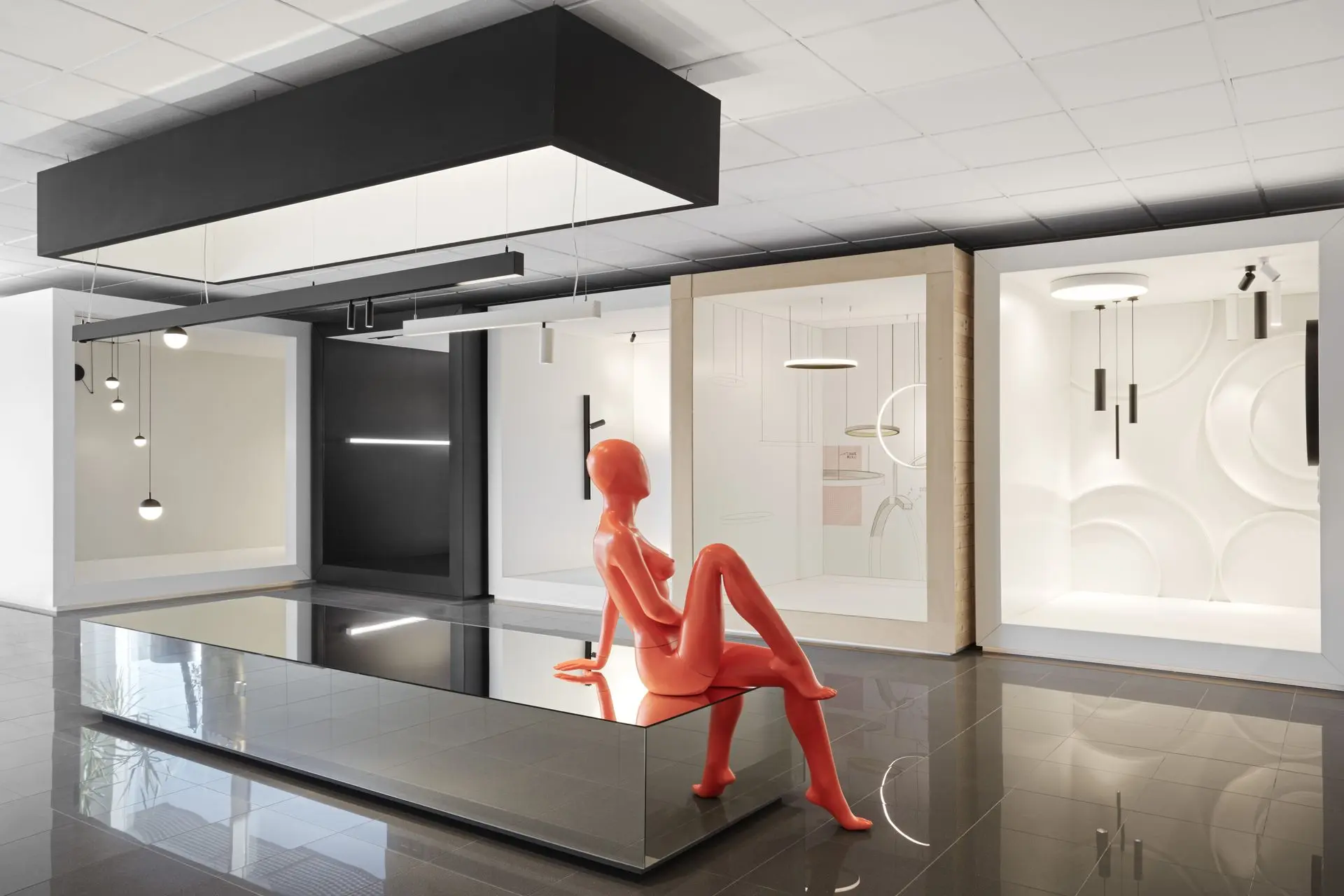 S.O Arquitectura – Oficina minimalista con luz cálida