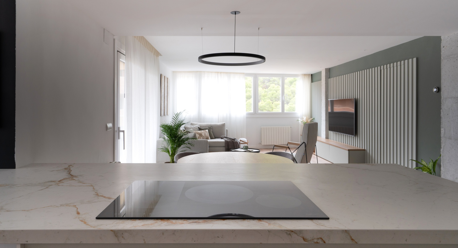 HOOP HORIZONTAL INTERIOR