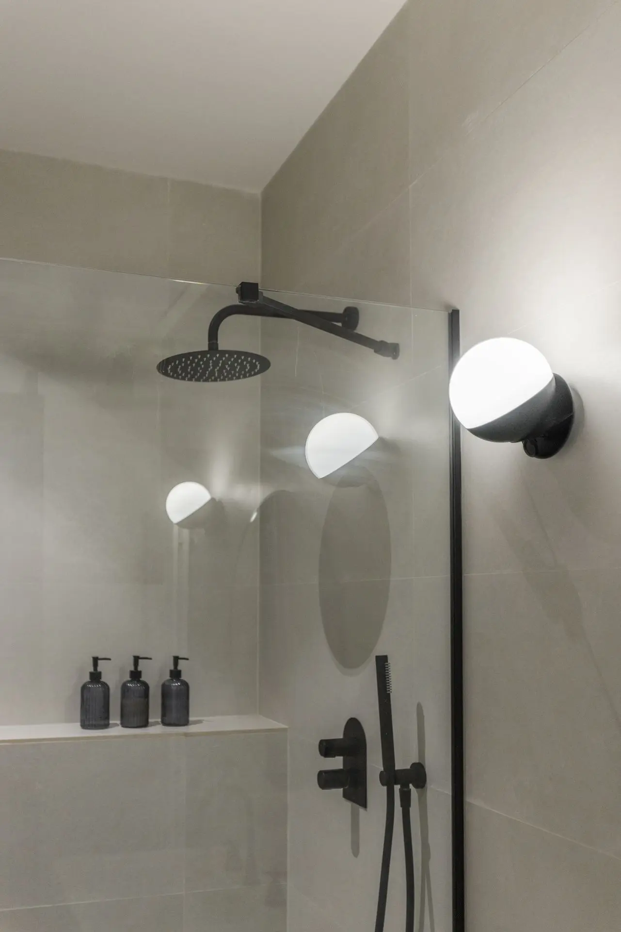 Balo Minimal Wall